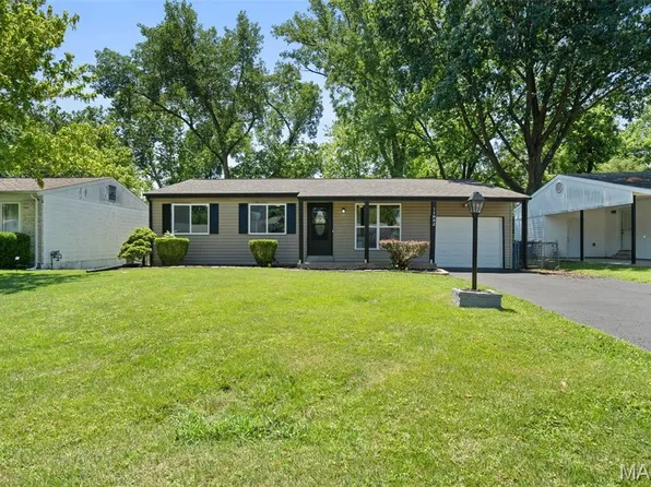 11982 Brookmont Dr, Maryland Heights, MO 63043