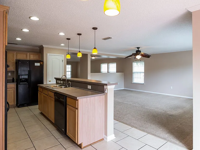 1417 Heather Ct — Photo 8