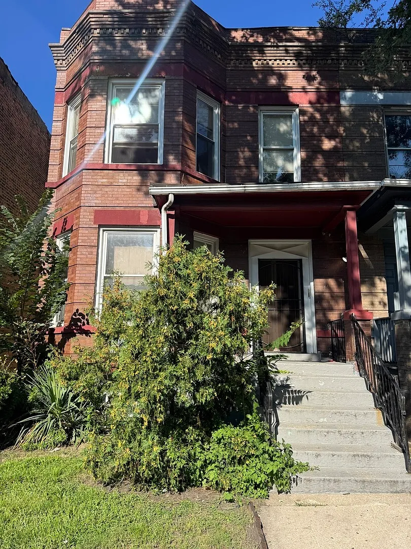 3 bed, 1200 sqft, $1,700 — Photo 1