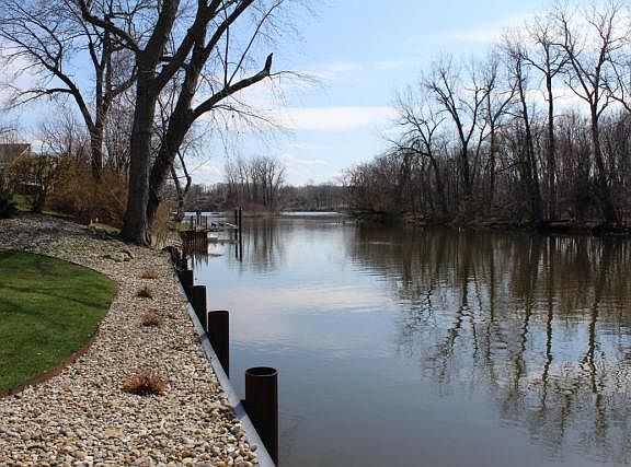 3rd image of 2281 Riverbend Dr