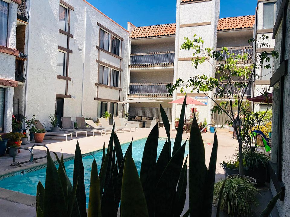 Pool side relaxation