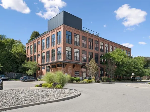 24 Cedar St #106, Cambridge, ON N1S 0B2