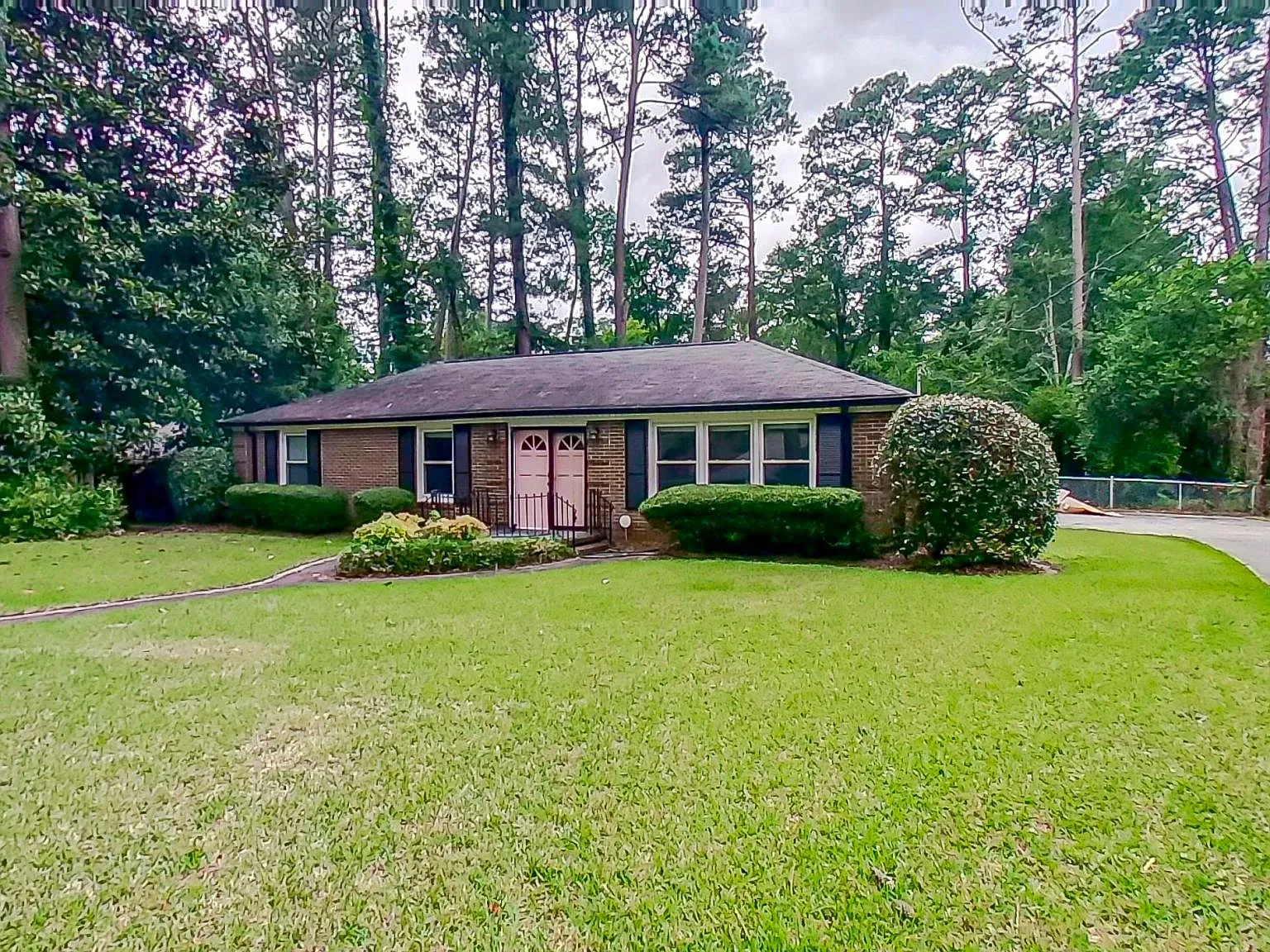3 bed, 2.5 bath, 1886 sqft, $1,850 — Photo 2