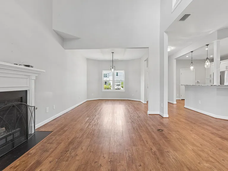 812 E Willow Point Pl — Photo 14