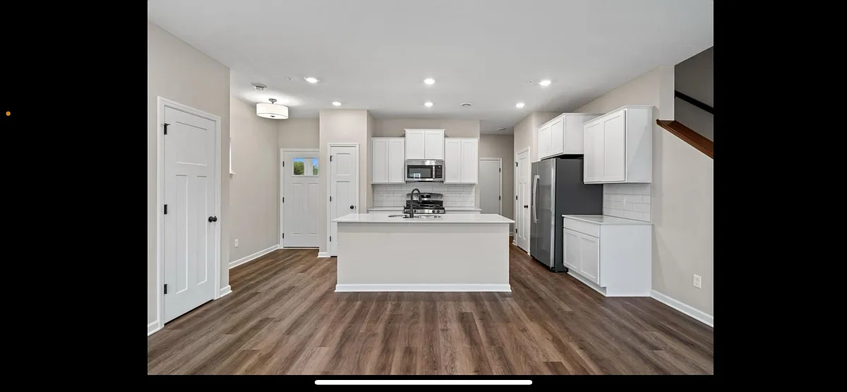 Building Photo - 13625 Busch Ln