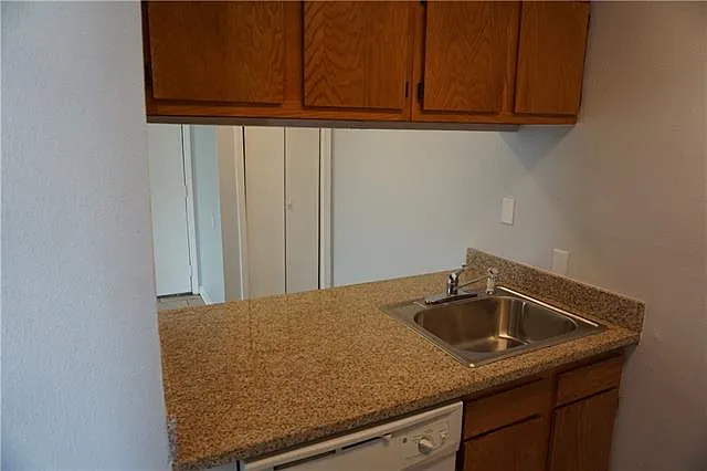 4218 Hessmer Ave #214 — Photo 9