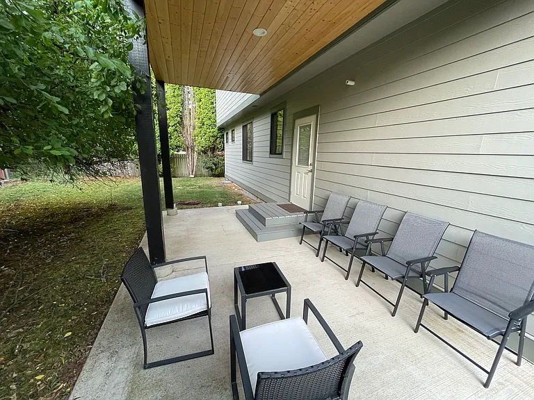 4430 Cable St — Photo 7