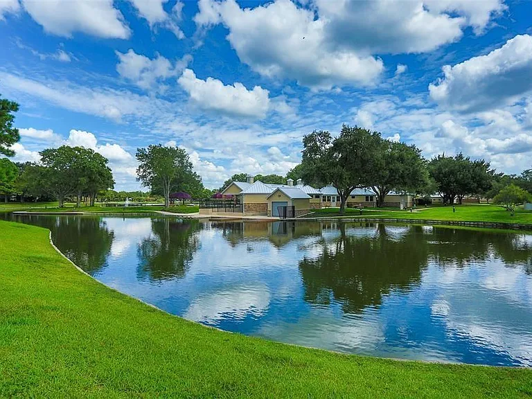 20502 Pioneer Bend Ct — Photo 35