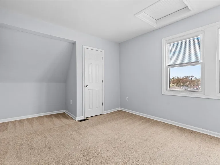2510 Roslyn Ave — Photo 38