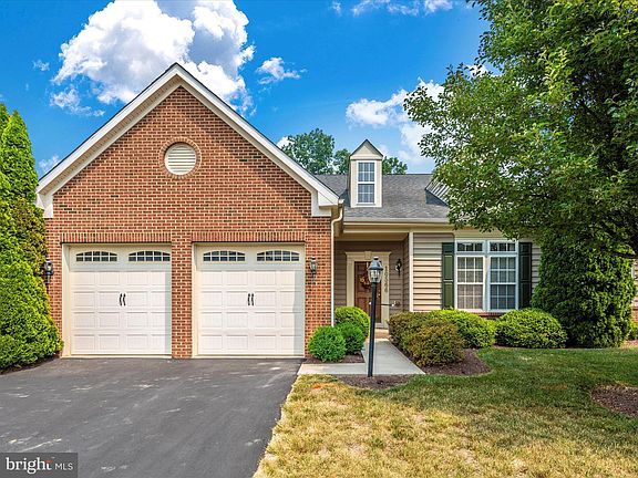 2nd image of 10566 Edwardian Ln #127