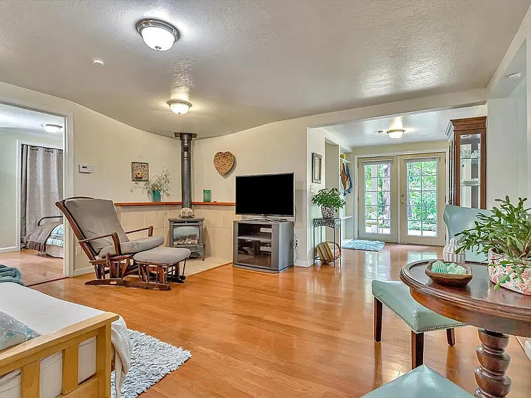 9280 Old County Rd — Photo 6