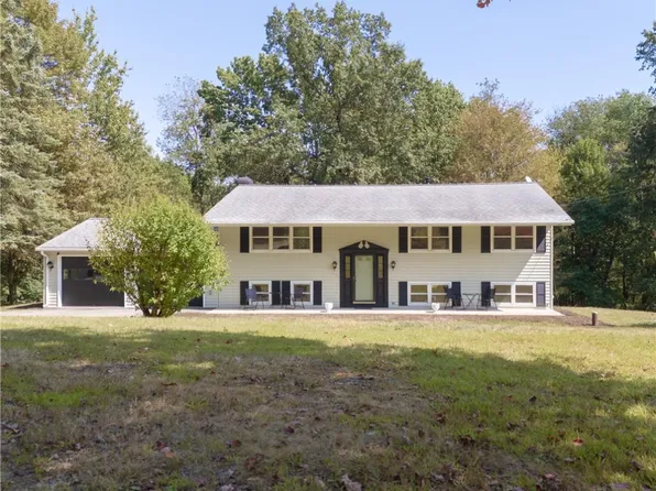 126 Woodcrest Rd, Butler, PA 16002