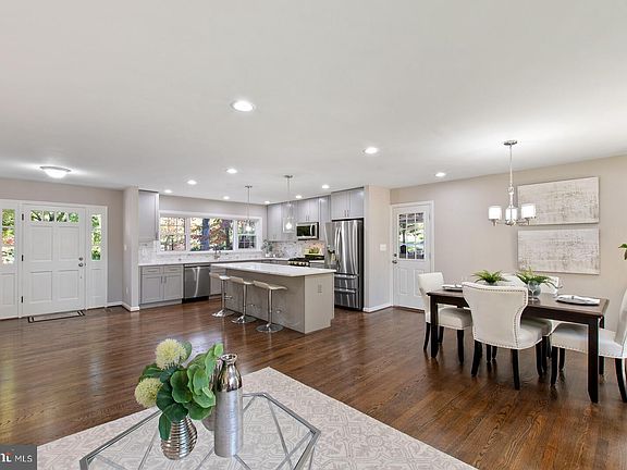2nd image of 3822 Skyview Ln