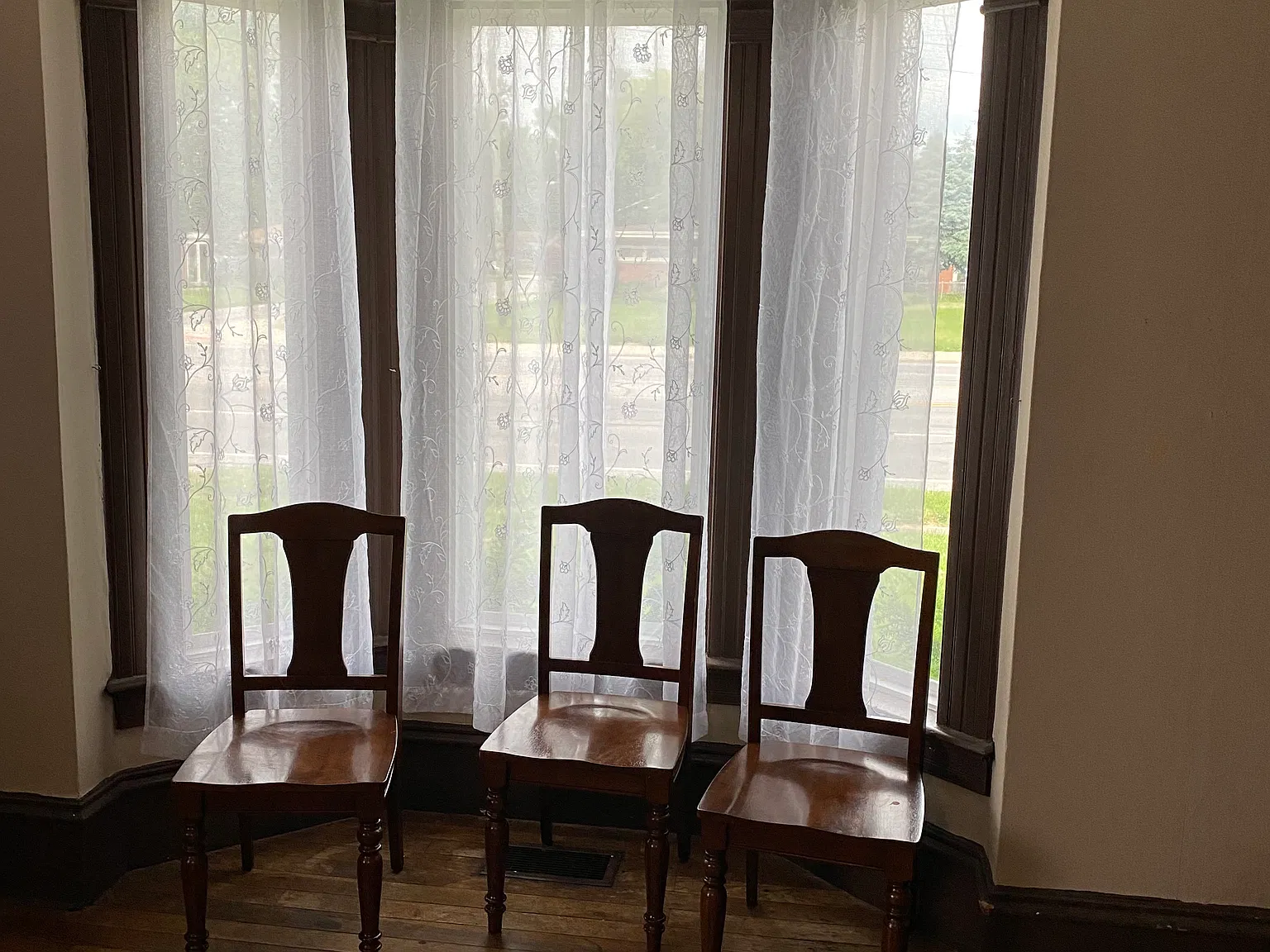 4 bed, 2300 sqft, $1,600 — Photo 3