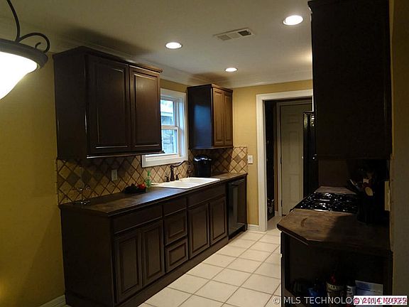 2nd image of 1381 E 139th St