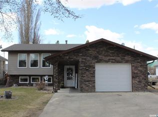 411 3rd St W, Wilkie, SK S0K4W0