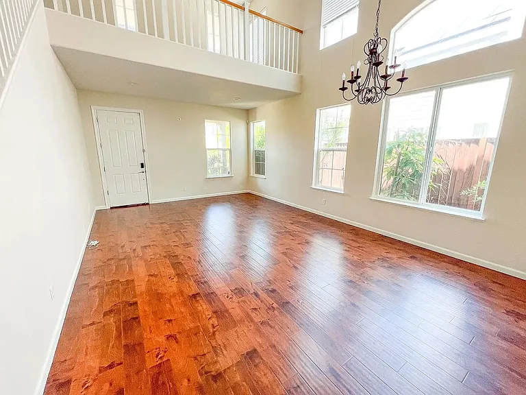 1159 Arrowfield Way — Photo 2