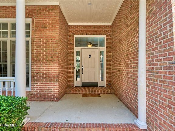 4th image of 128 Belmont Court