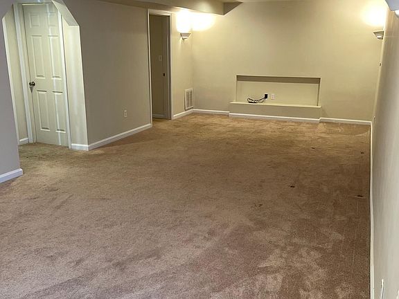 5th image of 10410 Napoleon St