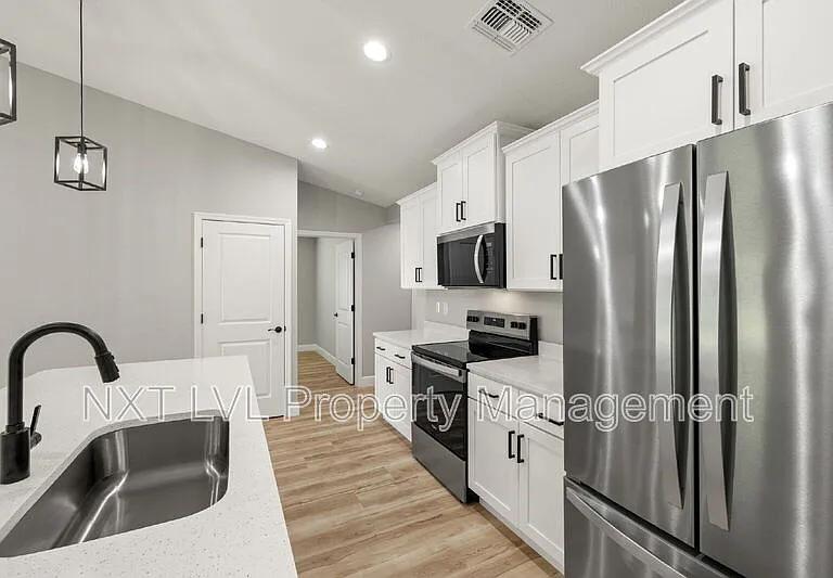 213 NW 5th St — Photo 5