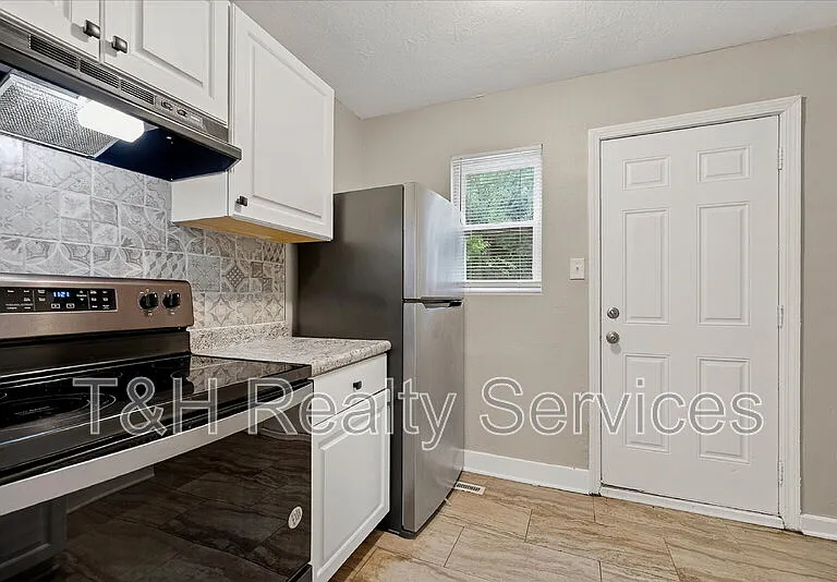 4924 Farrington Ave — Photo 12