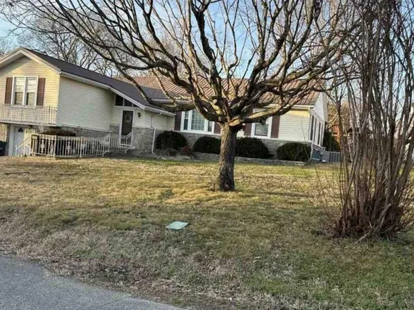 1507 Lawndale St, Fayetteville, TN 37334