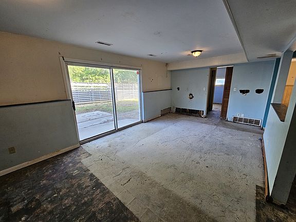 4th image of 1407 Searle Dr