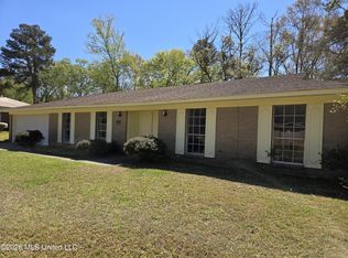 2282 Charmwood Dr, Jackson, MS 39204