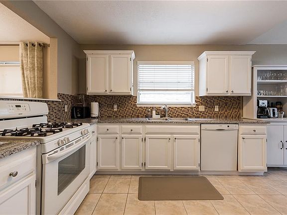 5th image of 13325 Black Canyon Dr