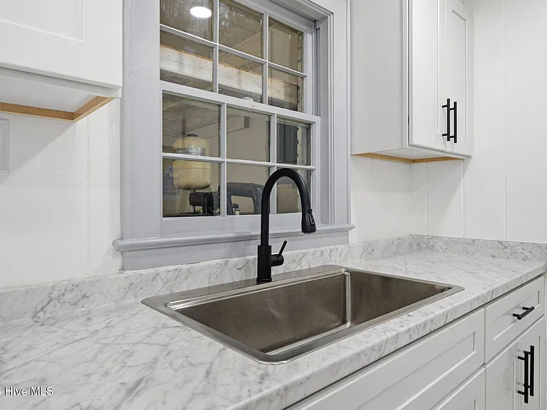 1714 Lucerne Way — Photo 14