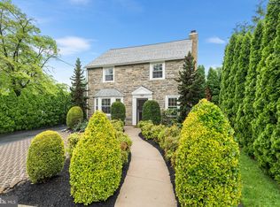 727 E Manoa Rd, Havertown, PA 19083