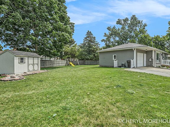 3rd image of 1541 Beechwood Dr