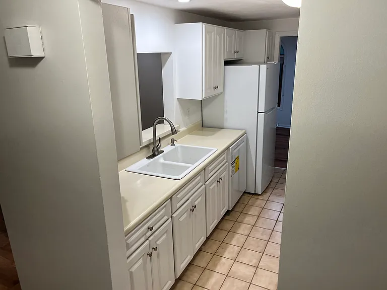 921 Onondaga St — Photo 9
