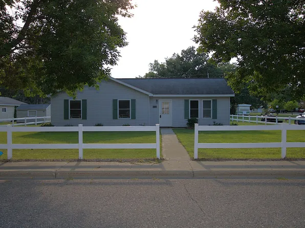 311 Roosevelt St SW, Staples, MN 56479