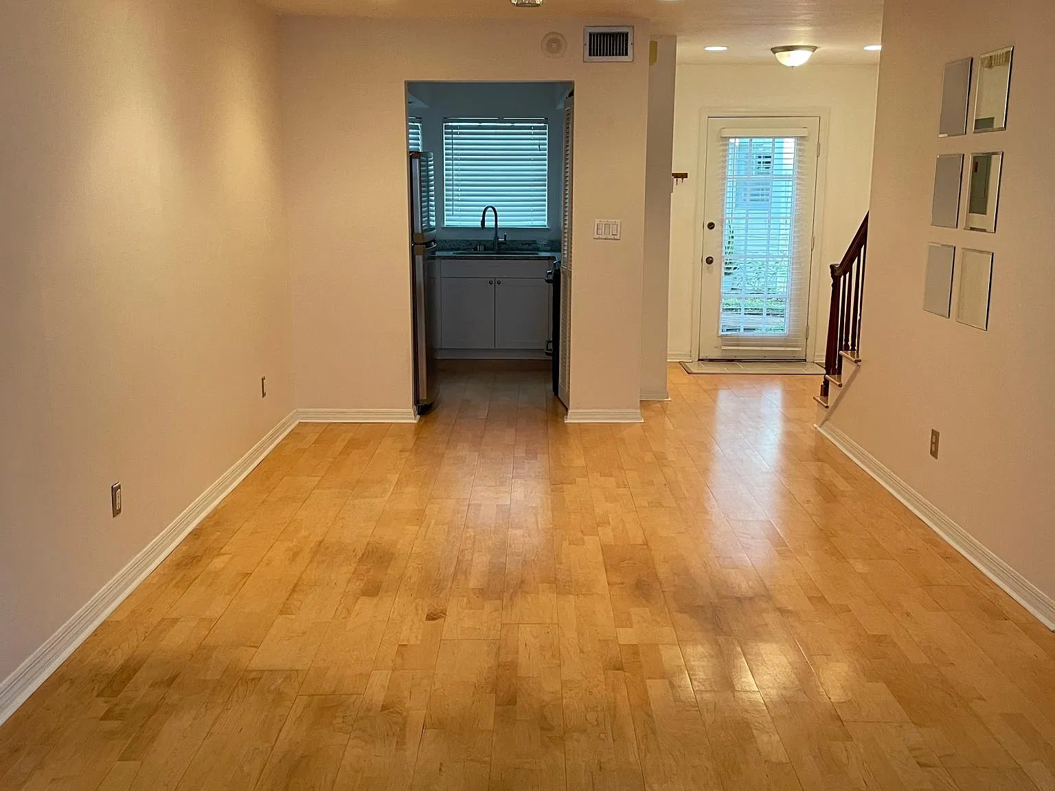 504 S Oregon Ave — Photo 3