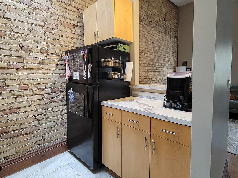 326 E 18th St — Photo 3