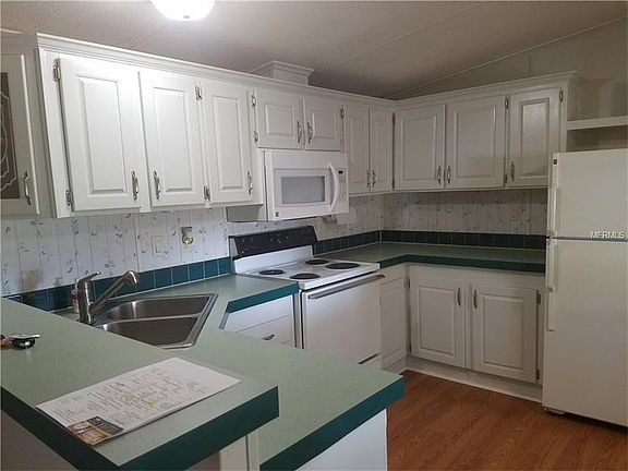 4th image of 12732 Parkwood St