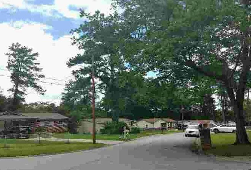 Exterior Neighborhood (street photo)