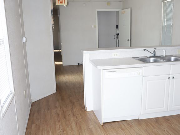 3rd image of 1516 S Myrtle Ave