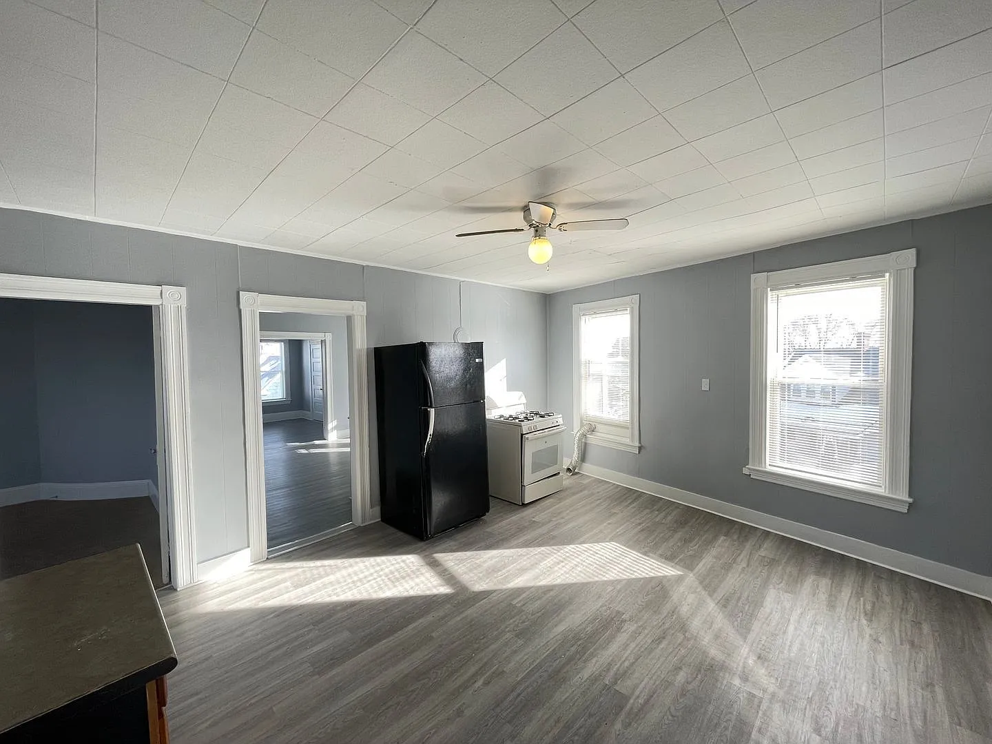 3 bed, 1.0 bath, 924 sqft, $2,075 — Photo 2