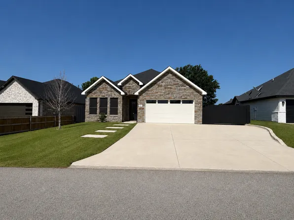321 Bounding Main St, Mabank, TX 75156