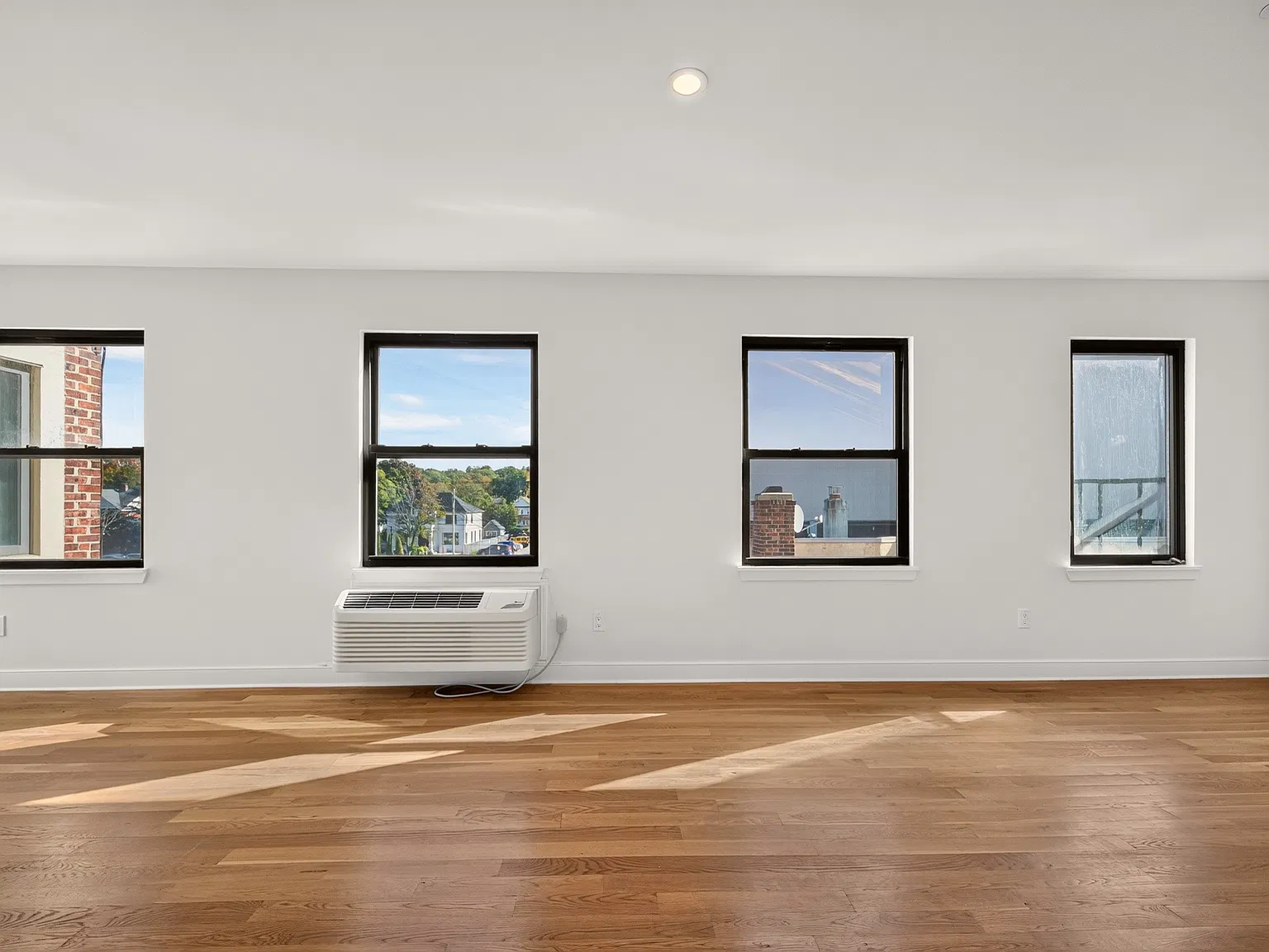1 bed, $3,100 — Photo 3