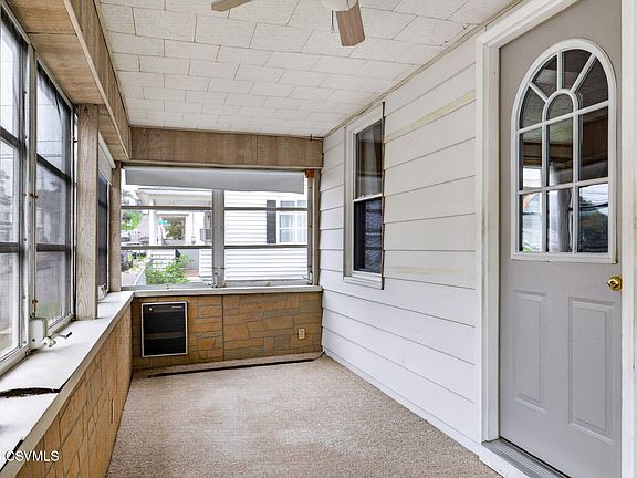 4th image of 1026 Vine St