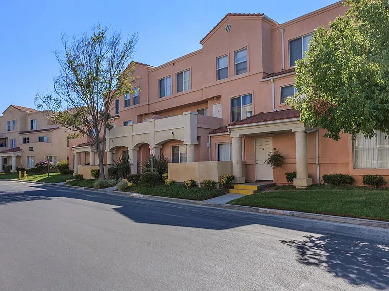 River Ranch Townhomes & Apartments — Photo 19