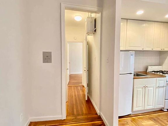 4th image of 61 Carmine St APT 3B