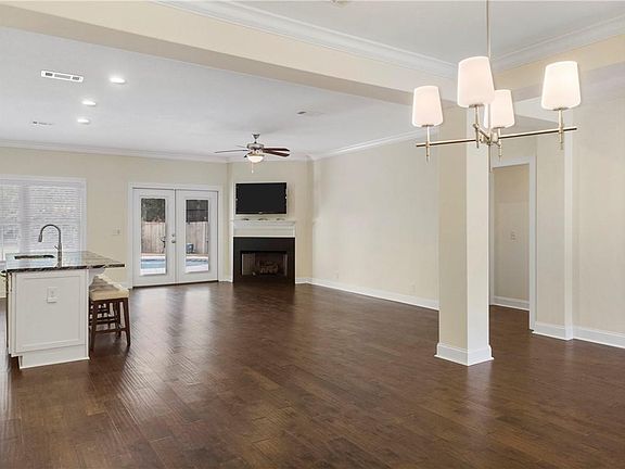 4th image of 122 Township Bluff Cir