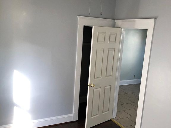 4th image of 3814 Memphis Ave