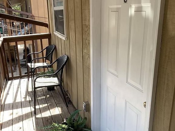 3rd image of 709 Lloyd St APT C