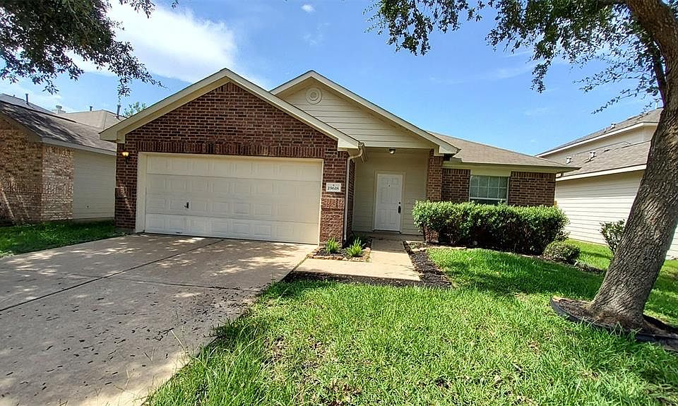 1st image of 19618 Ballina Meadows Dr