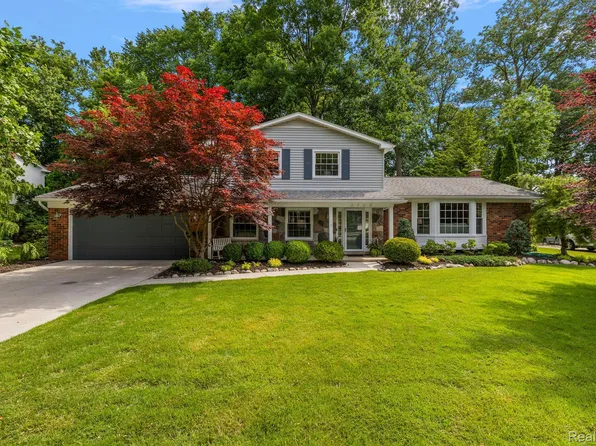 3708 Estates Dr, Troy, MI 48084